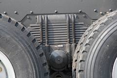 东风柳汽 霸龙重卡 340马力 8X4 8.2米自卸车(底盘)