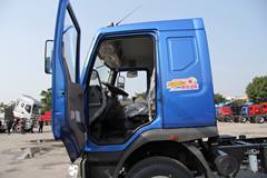 东风柳汽 乘龙中卡 140马力 4X2 6.1米仓栅式载货车(LZ5081CSLAL)