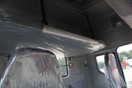 乘龙M5&nbsp;牵引车驾驶室                                               图片