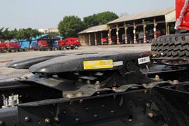 乘龙M5&nbsp;牵引车底盘                                                图片