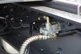 乘龙M5&nbsp;牵引车底盘                                                图片