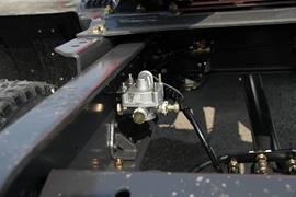 乘龙M5&nbsp;牵引车底盘                                                图片