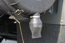 乘龙M5&nbsp;牵引车底盘                                                图片