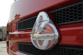 乘龙M5&nbsp;牵引车外观                                                图片