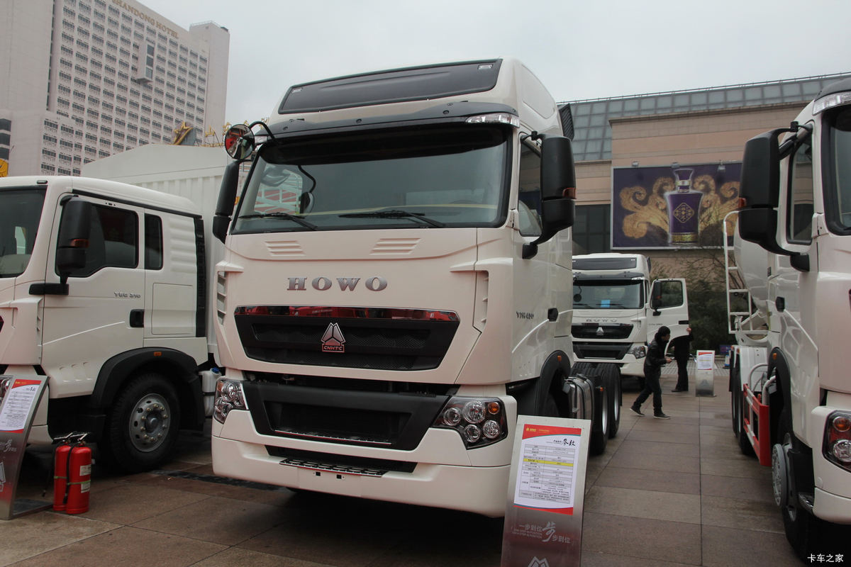 й HOWO-T7Hؿ 430 6X4 ǣZZ4257V324HC1B                                                