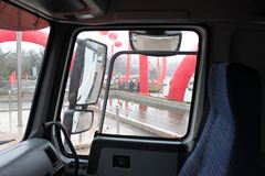 中国重汽 HOWO重卡 340马力 6X4 LNG牵引车(ZZ4257N3847D1L)