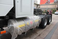 中国重汽 HOWO重卡 340马力 6X4 LNG牵引车(ZZ4257N3847D1L)