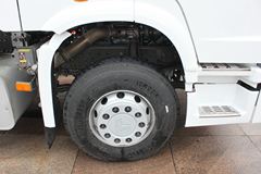 中国重汽 HOWO重卡 340马力 6X4 LNG牵引车(ZZ4257N3847D1L)