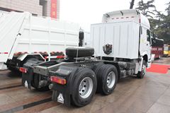 中国重汽 HOWO重卡 340马力 6X4 LNG牵引车(ZZ4257N3847D1L)