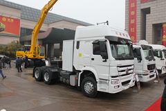 中国重汽 HOWO重卡 340马力 6X4 LNG牵引车(ZZ4257N3847D1L)