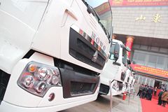 中国重汽 HOWO T5G重卡 340马力 6X4 牵引车（ZZ4257N324GC1）