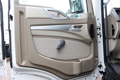 中国重汽 HOWO T5G中卡 210马力 4X2载货车底盘(ZZ1167H451GD2/H6B7M)