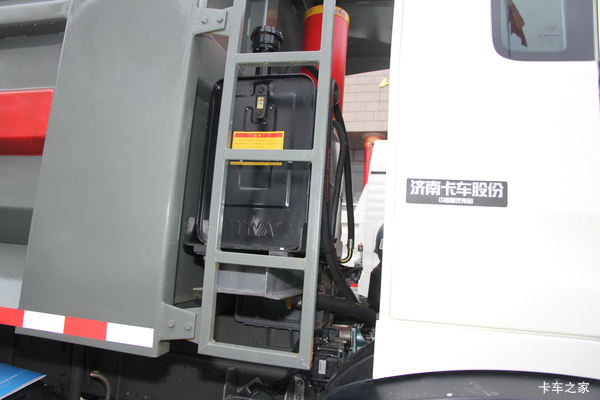 �й����� HOWO T5G�ؿ� 440���� 8X4 5.6����ж
