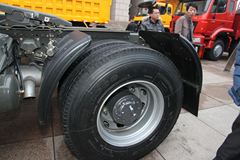 中国重汽 豪瀚重卡 336马力 6X2 牵引车(ZZ4255N25C6C1B)