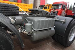 中国重汽 豪瀚重卡 336马力 6X2 牵引车(ZZ4255N25C6C1B)