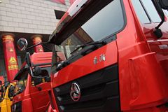 中国重汽 豪瀚重卡 336马力 6X2 牵引车(ZZ4255N25C6C1B)