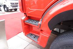 中国重汽 豪瀚重卡 340马力 6X4 牵引车(ZZ4255N3246C1B)