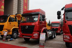 中国重汽 豪瀚重卡 340马力 6X4 牵引车(ZZ4255N3246C1B)
