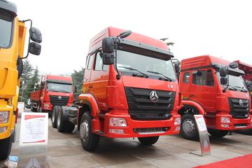 中国重汽 豪瀚重卡 340马力 6X4 牵引车(ZZ4255N3246C1B)