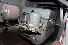 中国重汽 豪瀚J7B重卡 300马力 8X4 9.6米栏板载货车(ZZ1315M4666C1)