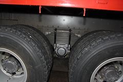 中国重汽 豪瀚J7B重卡 300马力 8X4 9.6米栏板载货车(ZZ1315M4666C1)