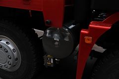 中国重汽 豪瀚J7B重卡 300马力 8X4 9.6米栏板载货车(ZZ1315M4666C1)