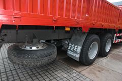 中国重汽 豪瀚J7B重卡 300马力 8X4 9.6米栏板载货车(ZZ1315M4666C1)