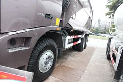 中国重汽 HOWO 371马力 6X4 宽体矿用自卸车