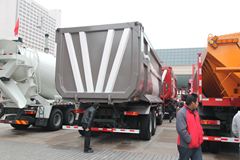 中国重汽 HOWO 371马力 6X4 宽体矿用自卸车