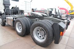 中国重汽 HOWO-T7H重卡 390马力 6X4 牵引车（ZZ4257V324MC1）