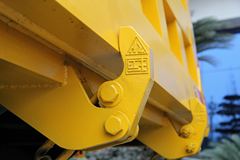 红岩 金刚矿霸 371马力 6X4 宽体矿用自卸车(CQ5763PTG384)
