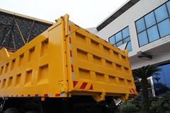 红岩 金刚矿霸 371马力 6X4 宽体矿用自卸车(CQ5763PTG384)