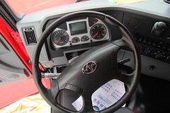 上汽红岩 杰狮M100重卡 380马力 6X4 LNG牵引车(CQ4256HTG384T)