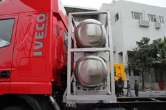 上汽红岩 杰狮M100重卡 380马力 6X4 LNG牵引车(CQ4256HTG384T)