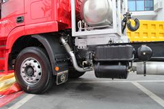 上汽红岩 杰狮M100重卡 380马力 6X4 LNG牵引车(CQ4256HTG384T)