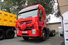 上汽红岩 杰狮M100重卡 380马力 6X4 LNG牵引车(CQ4256HTG384T)