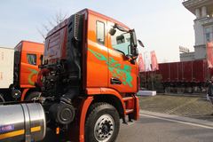 联合卡车 U280重卡 轻量化版 280马力 4X2 LNG牵引车(SQR4181NSZ-1)