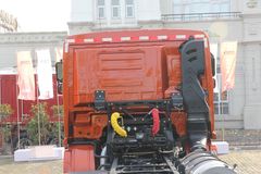 联合卡车 U280重卡 轻量化版 280马力 4X2 LNG牵引车(SQR4181NSZ-1)