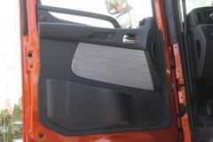 联合卡车 U400重卡 超重载型 400马力 6X4 LNG牵引车(SQR4251N6ZT4)