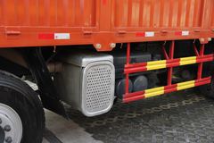联合卡车 U340 标载型 340马力 8X4 9.6米仓栅式载货车(SQR5310CCYD6T6)