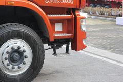 联合卡车 U340 标载型 340马力 8X4 9.6米仓栅式载货车(SQR5310CCYD6T6)