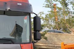 联合卡车 U340 标载型 340马力 8X4 9.6米仓栅式载货车(SQR5310CCYD6T6)