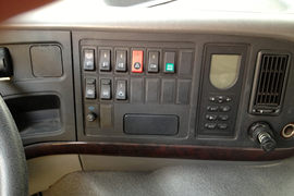 重汽豪沃(HOWO)底盘&nbsp;混凝土搅拌车驾驶室                                               图片