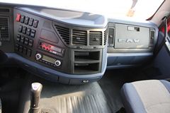 解放 J6M重卡 330马力 6X2 牵引车(CA4250P63K2T3E)