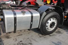 解放 J6M重卡 330马力 6X2 牵引车(CA4250P63K2T3E)