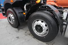 青岛解放 新悍威(J5M)重卡 330马力 6X2 牵引车(轻量化)(CA4227P1K2T3AEA82)