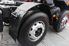 青岛解放 新悍威(J5M)重卡 330马力 6X2 牵引车(轻量化)(CA4227P1K2T3AEA82)