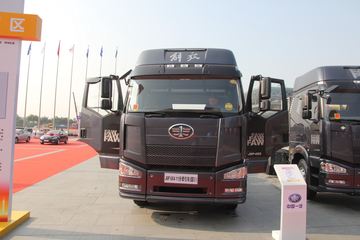 一汽解放 J6P重卡 2013款 升级版 420马力 6X4豪华型牵引车(CA4250P66K24T1A1HE4)