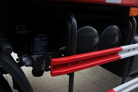 龙威L5P&nbsp;自卸车底盘                                                图片