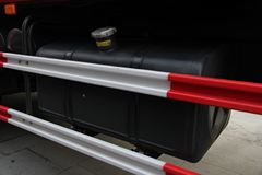 柳特 龙威(L5P)重卡 280马力 8X4 7.6米自卸车(LZT3304P2K2E3T4A92)